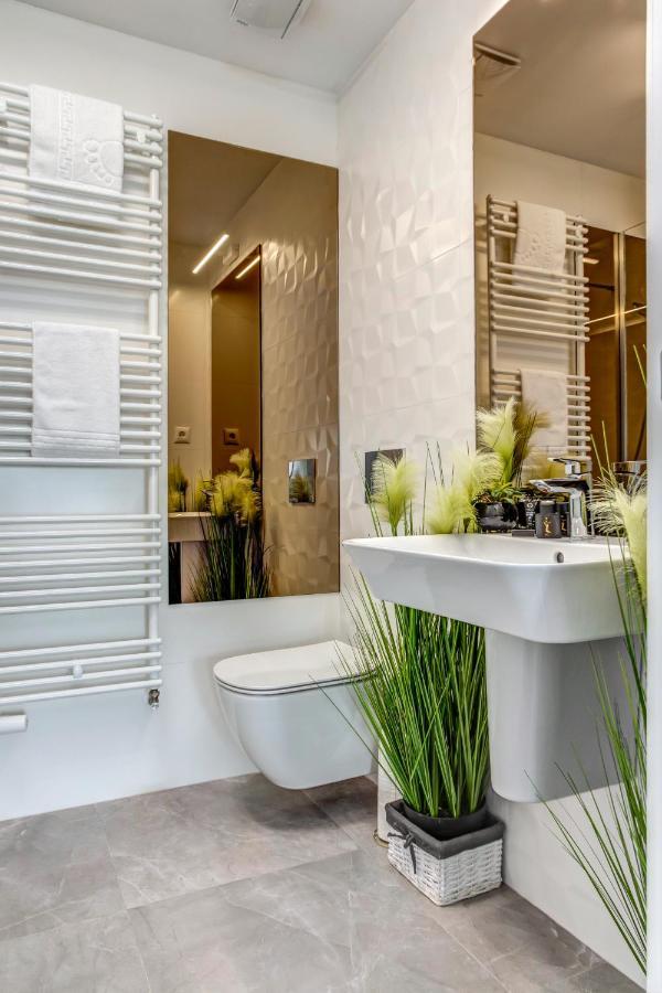 Appartamento North Twin Bucarest Esterno foto